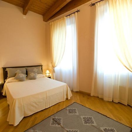 Piazza Azuni 18 Guest House サッサリ エクステリア 写真
