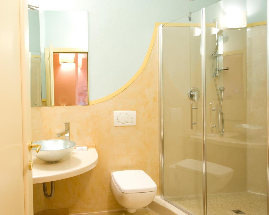 Piazza Azuni 18 Guest House サッサリ エクステリア 写真