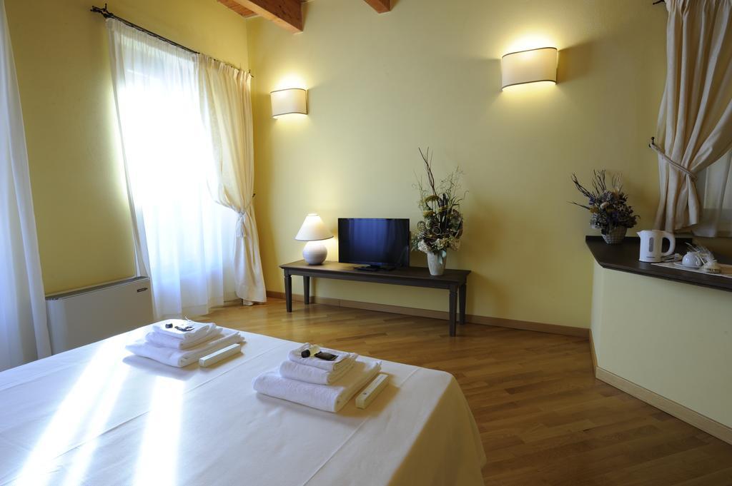 Piazza Azuni 18 Guest House サッサリ エクステリア 写真