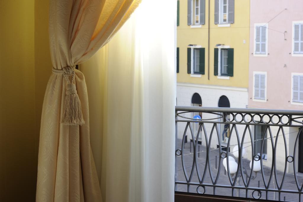 Piazza Azuni 18 Guest House サッサリ エクステリア 写真