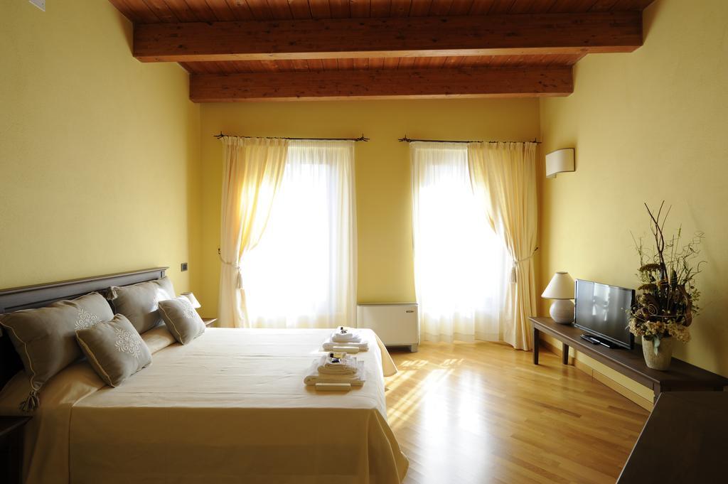 Piazza Azuni 18 Guest House サッサリ エクステリア 写真