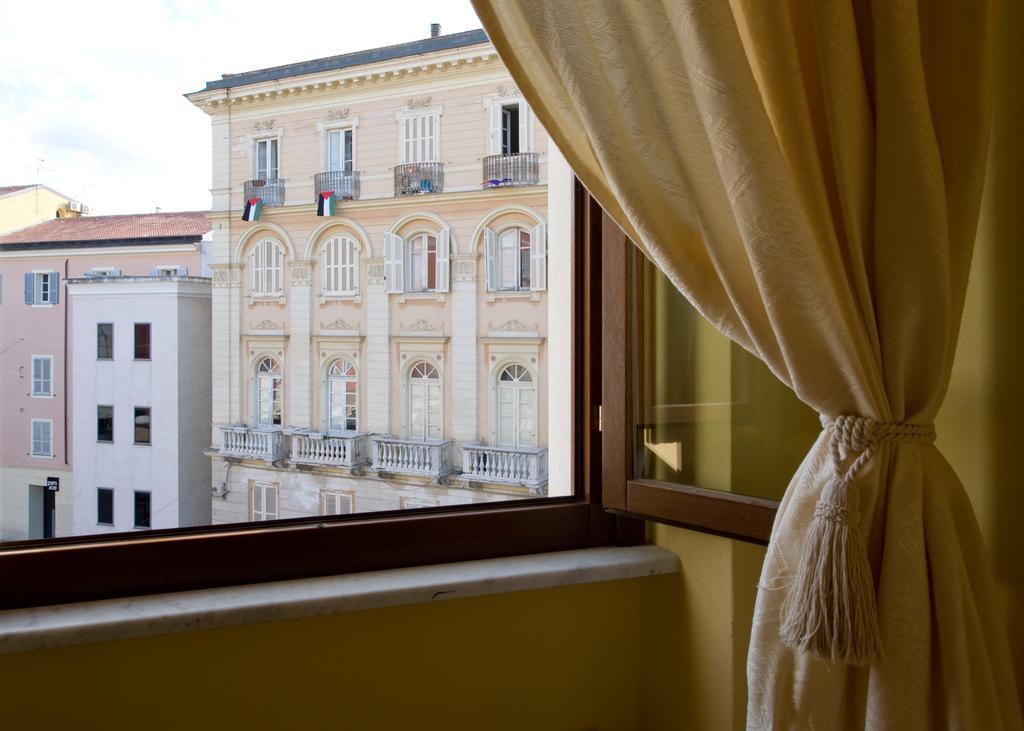 Piazza Azuni 18 Guest House サッサリ 部屋 写真