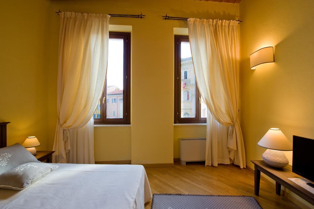 Piazza Azuni 18 Guest House サッサリ 部屋 写真