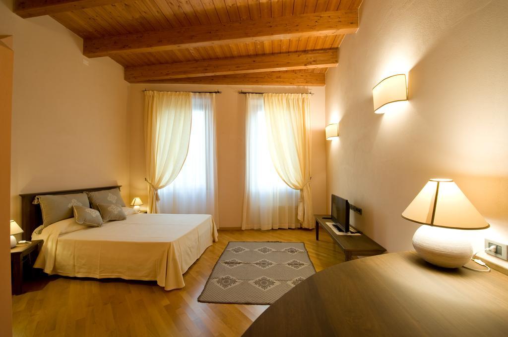 Piazza Azuni 18 Guest House サッサリ 部屋 写真